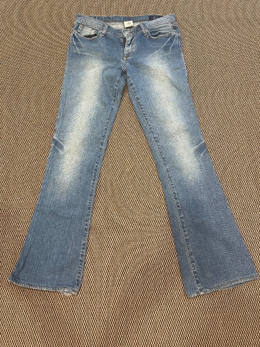 J SIGNATURE DISTRESSED JEANS LADIES 28